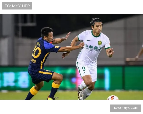 张玉宁的日常直播间背景也太豪了，我都怀疑他家楼下是五星级酒店吧